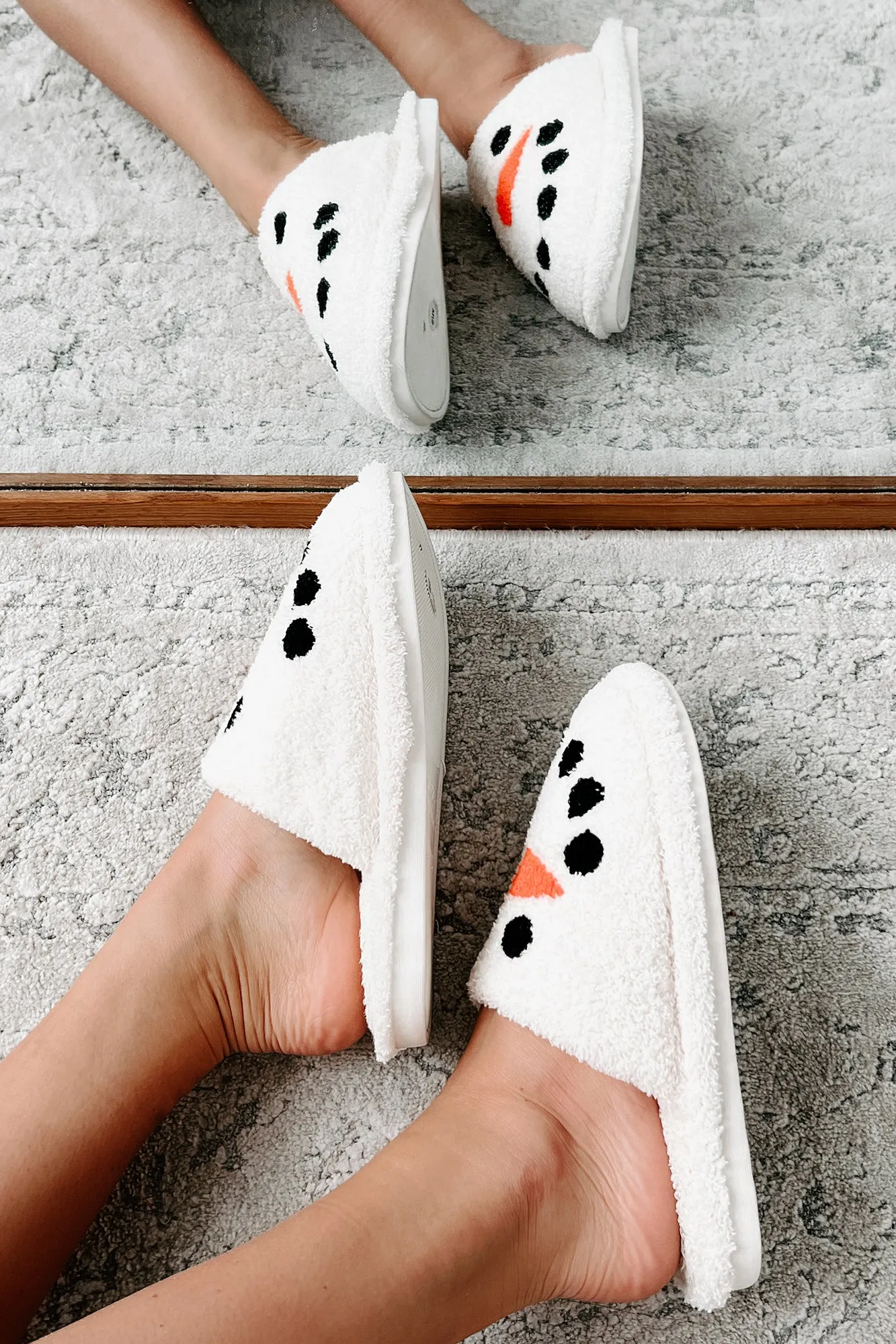 Carrot Nose Cutie Fuzzy Snowman Slippers (White/Snowman)