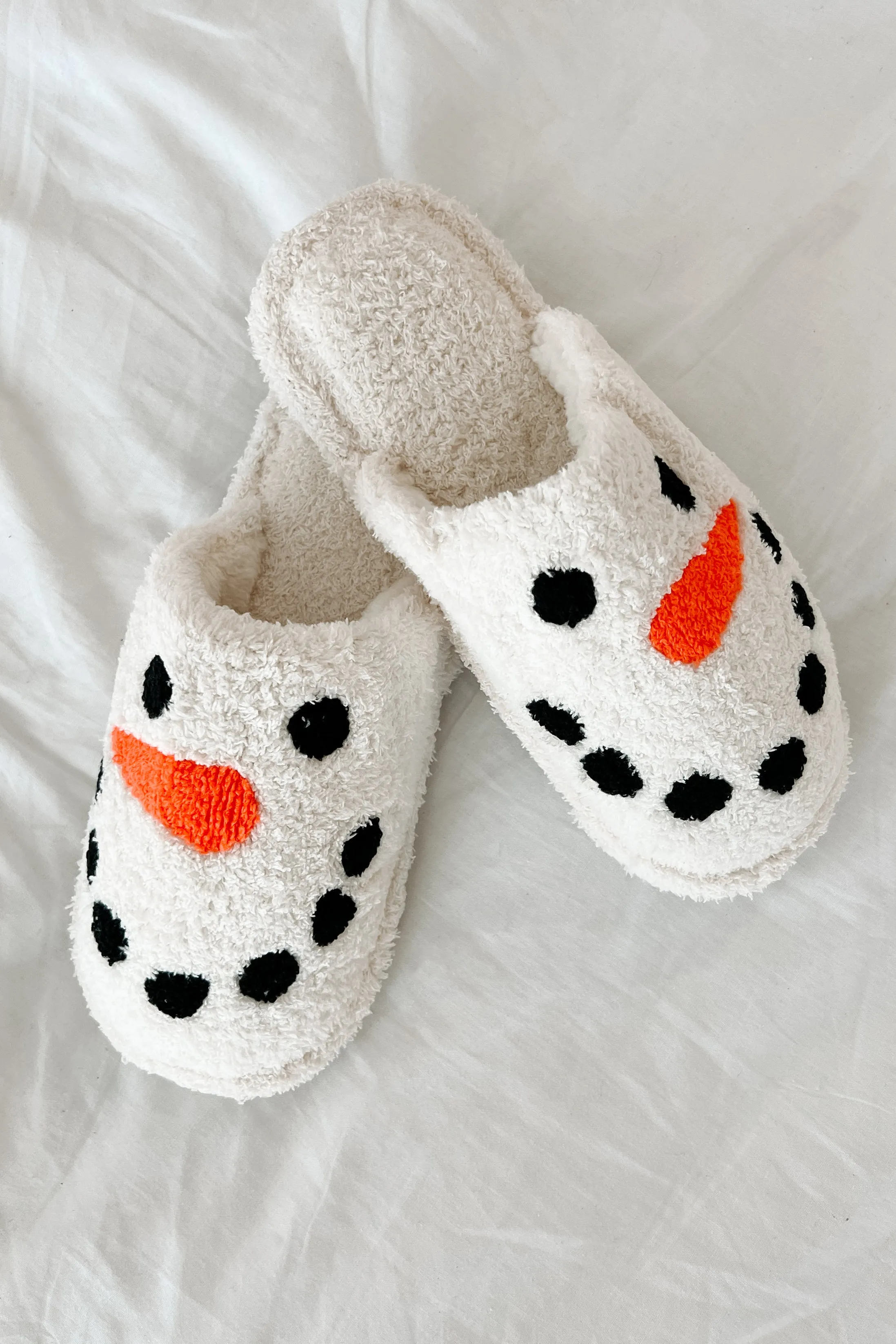 Carrot Nose Cutie Fuzzy Snowman Slippers (White/Snowman)