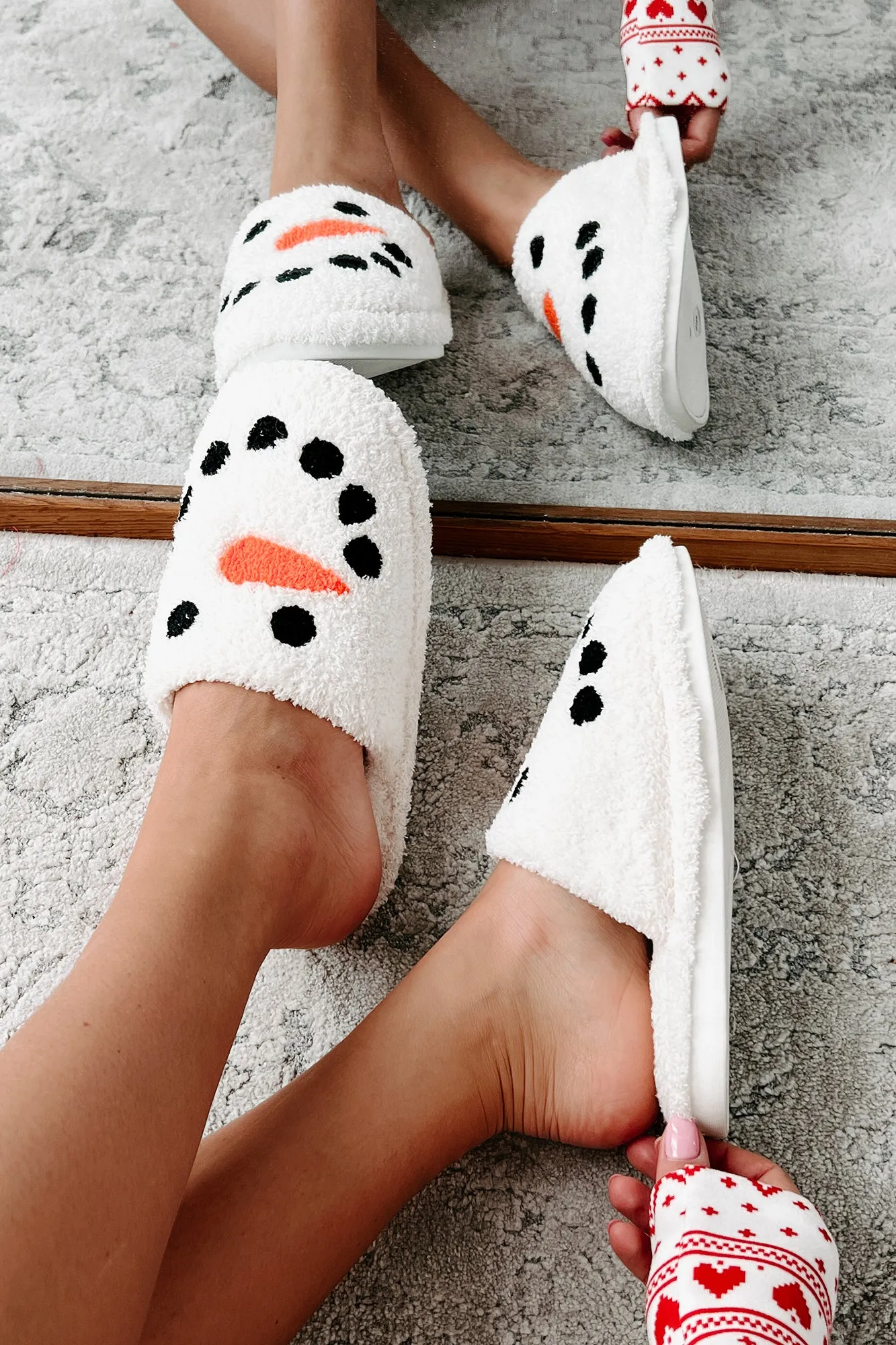 Carrot Nose Cutie Fuzzy Snowman Slippers (White/Snowman)