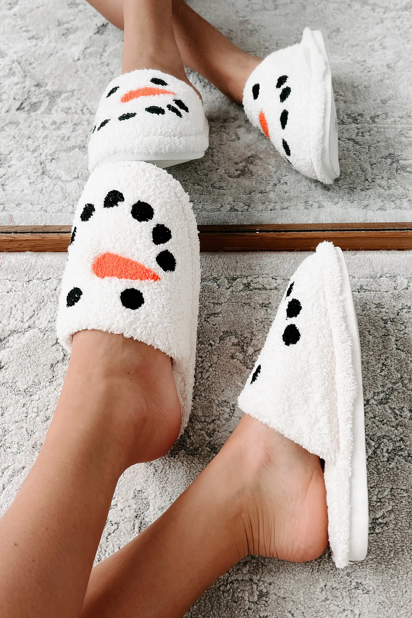 Carrot Nose Cutie Fuzzy Snowman Slippers (White/Snowman)