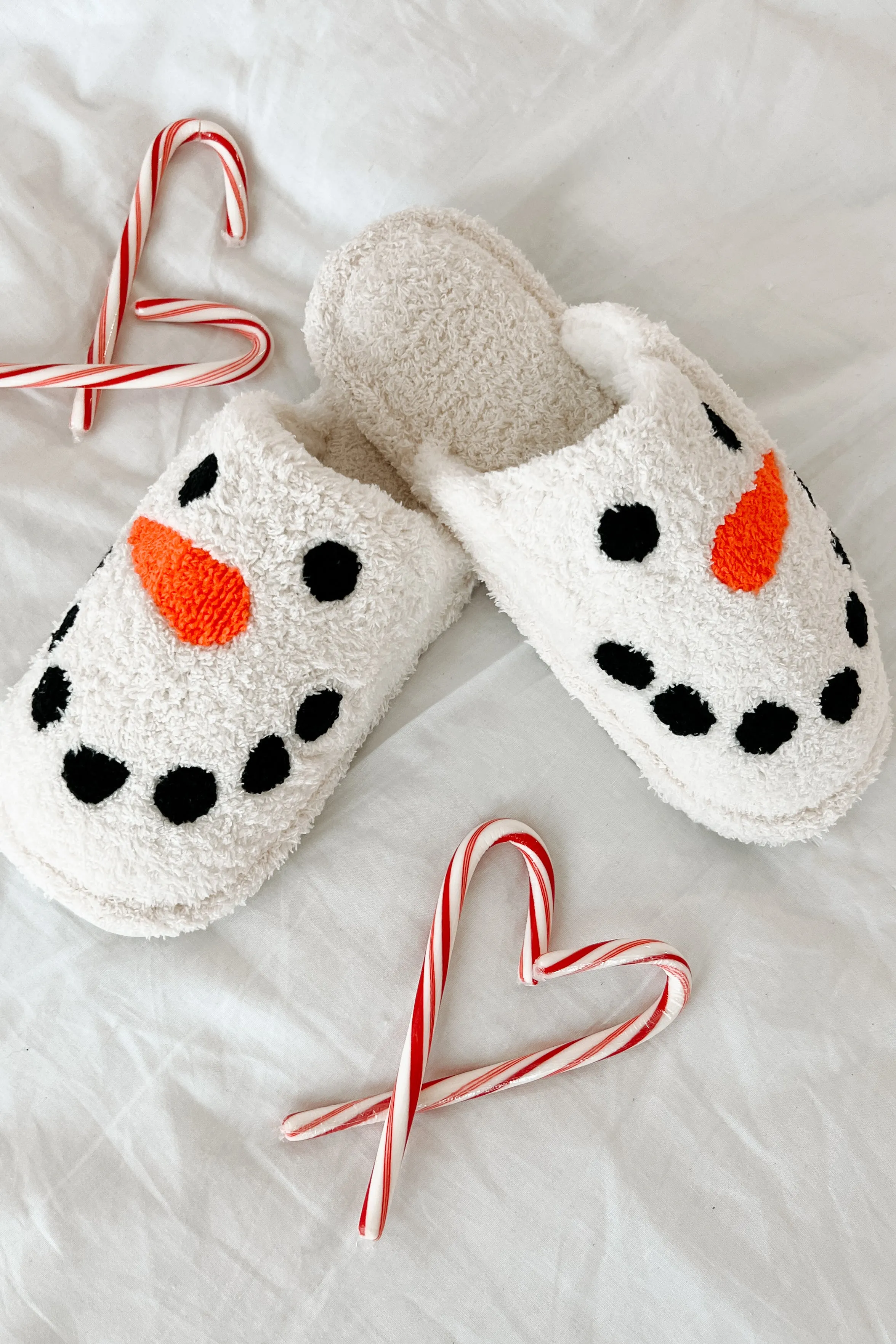 Carrot Nose Cutie Fuzzy Snowman Slippers (White/Snowman)