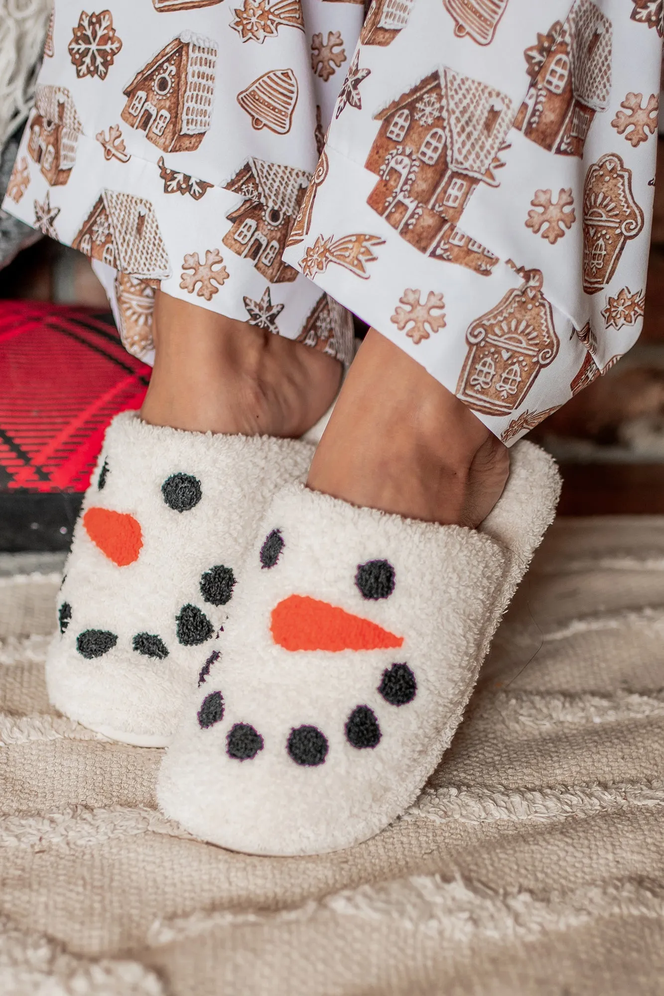 Carrot Nose Cutie Fuzzy Snowman Slippers (White/Snowman)