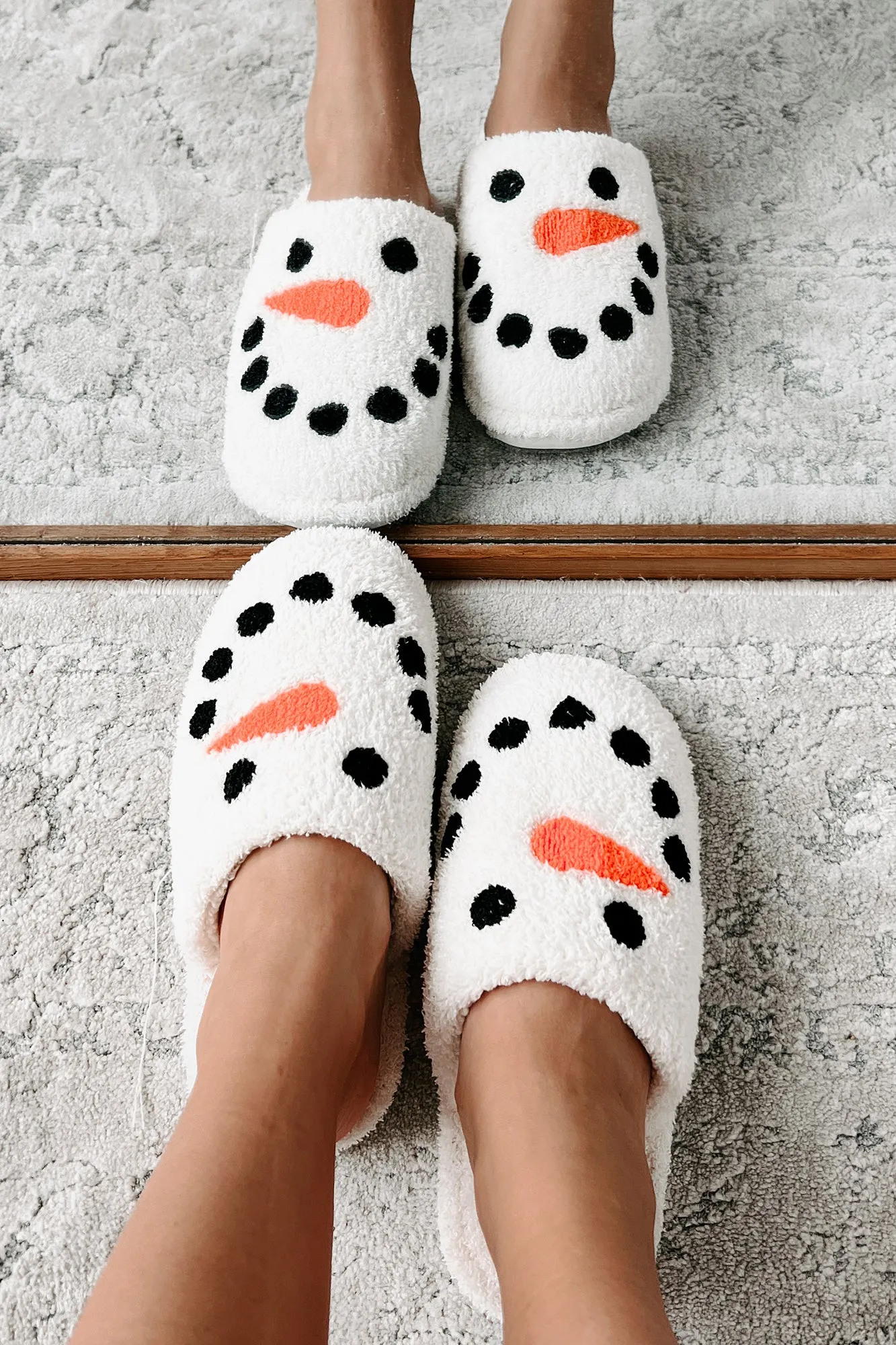 Carrot Nose Cutie Fuzzy Snowman Slippers (White/Snowman)