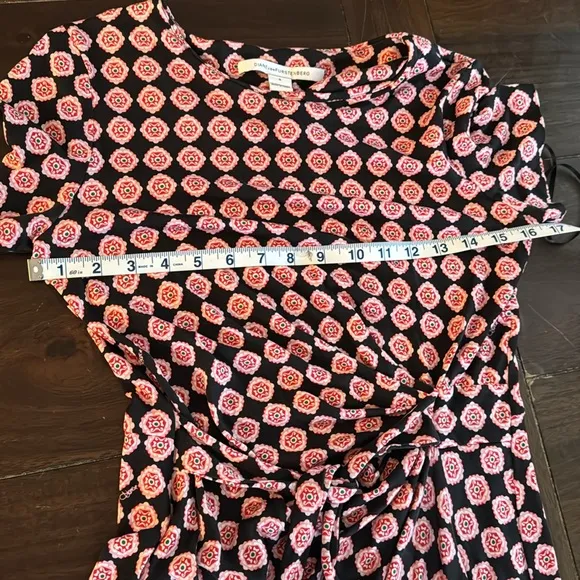 Diane Von Furstenberg Zoe Dress - size 8Perfect conditon
