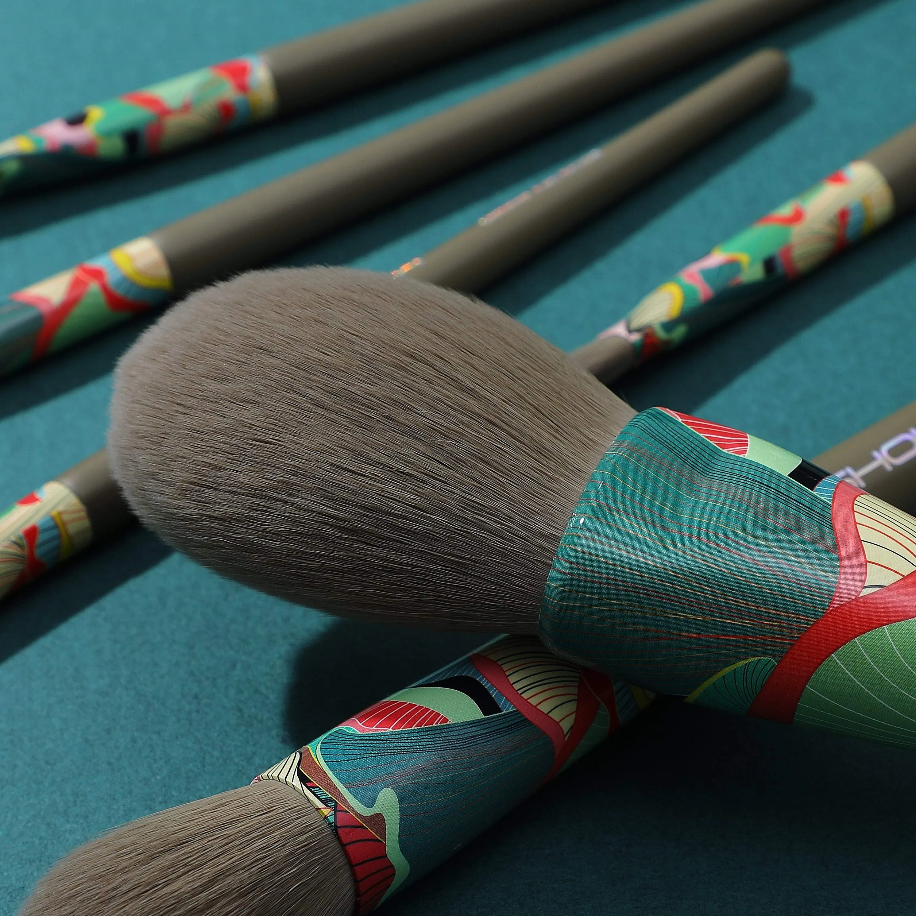 ESSENTIAL SERIES - 7 PCS GREENER BRUSH KIT WITH ECO-FRIENDLY CARTON CYLINDER BOX