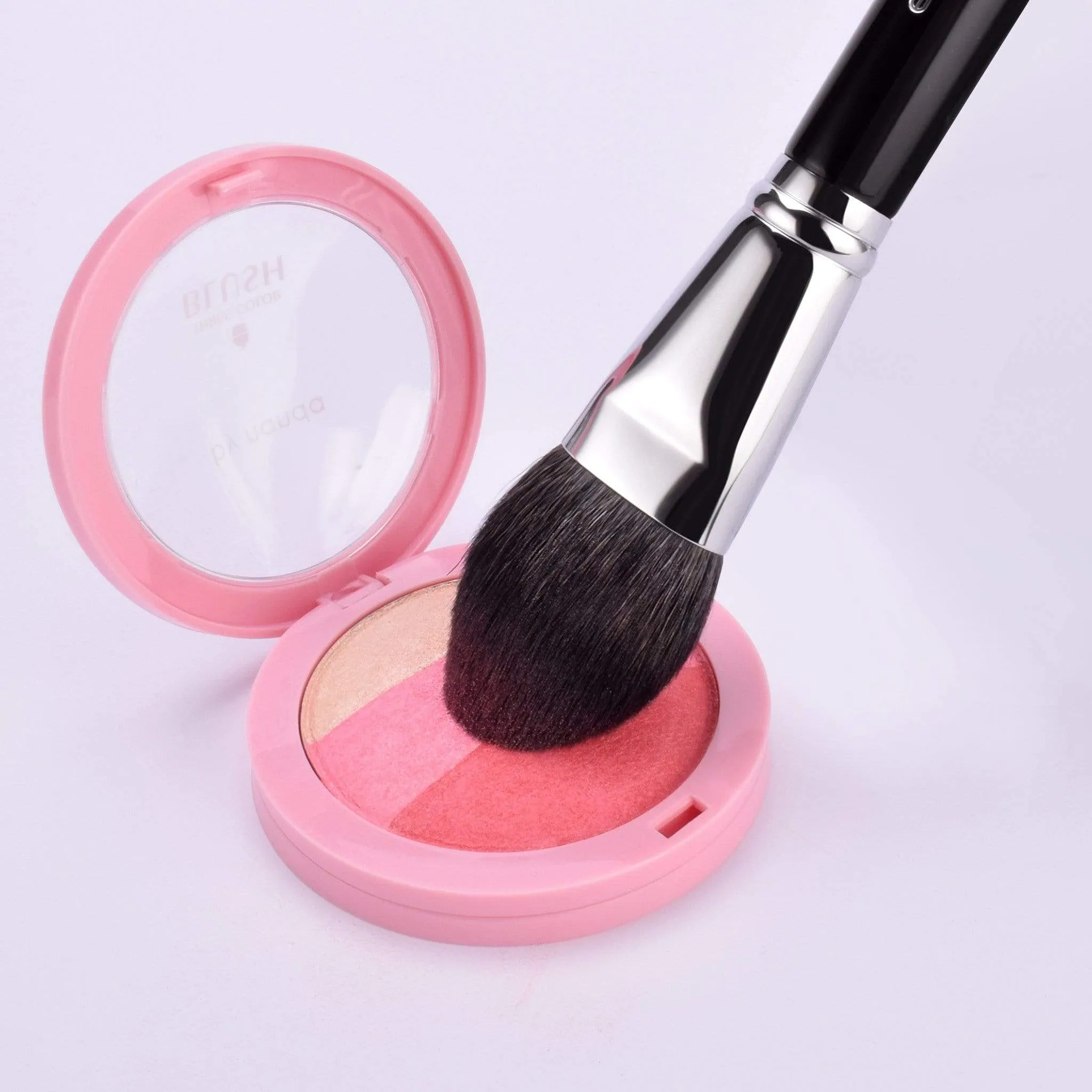 F604 - BLUSH BRUSH