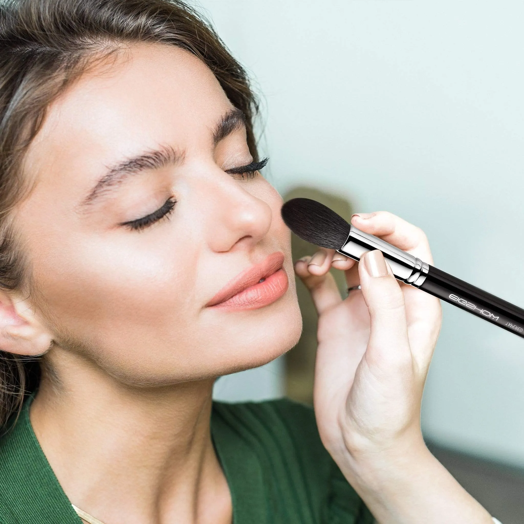 F627 - TAPERED FACE BRUSH