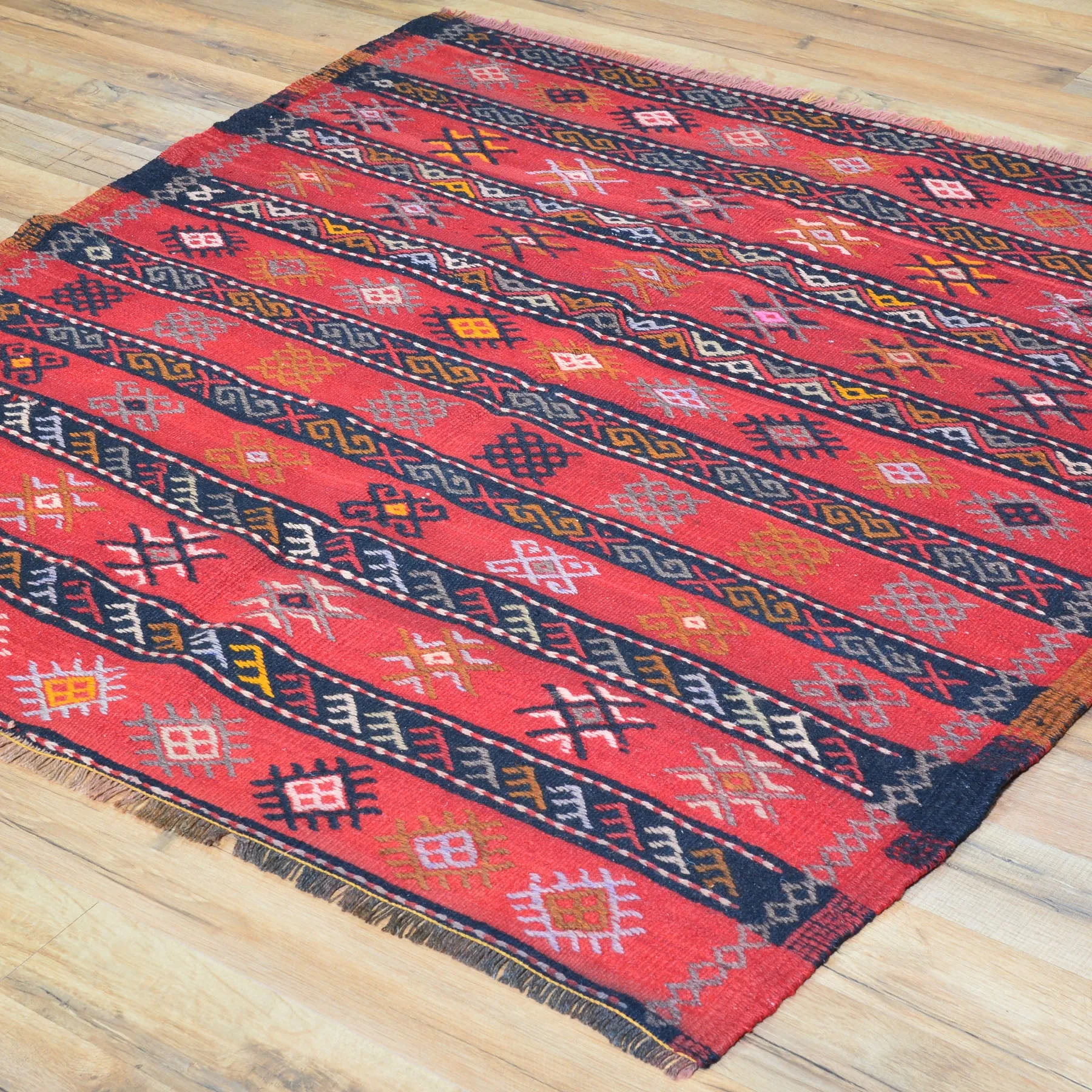 Hand-Woven Flat-weave Turkish Tribal Kilim Wool Rug (Size 4.0 X 4.0) Cwral-7719
