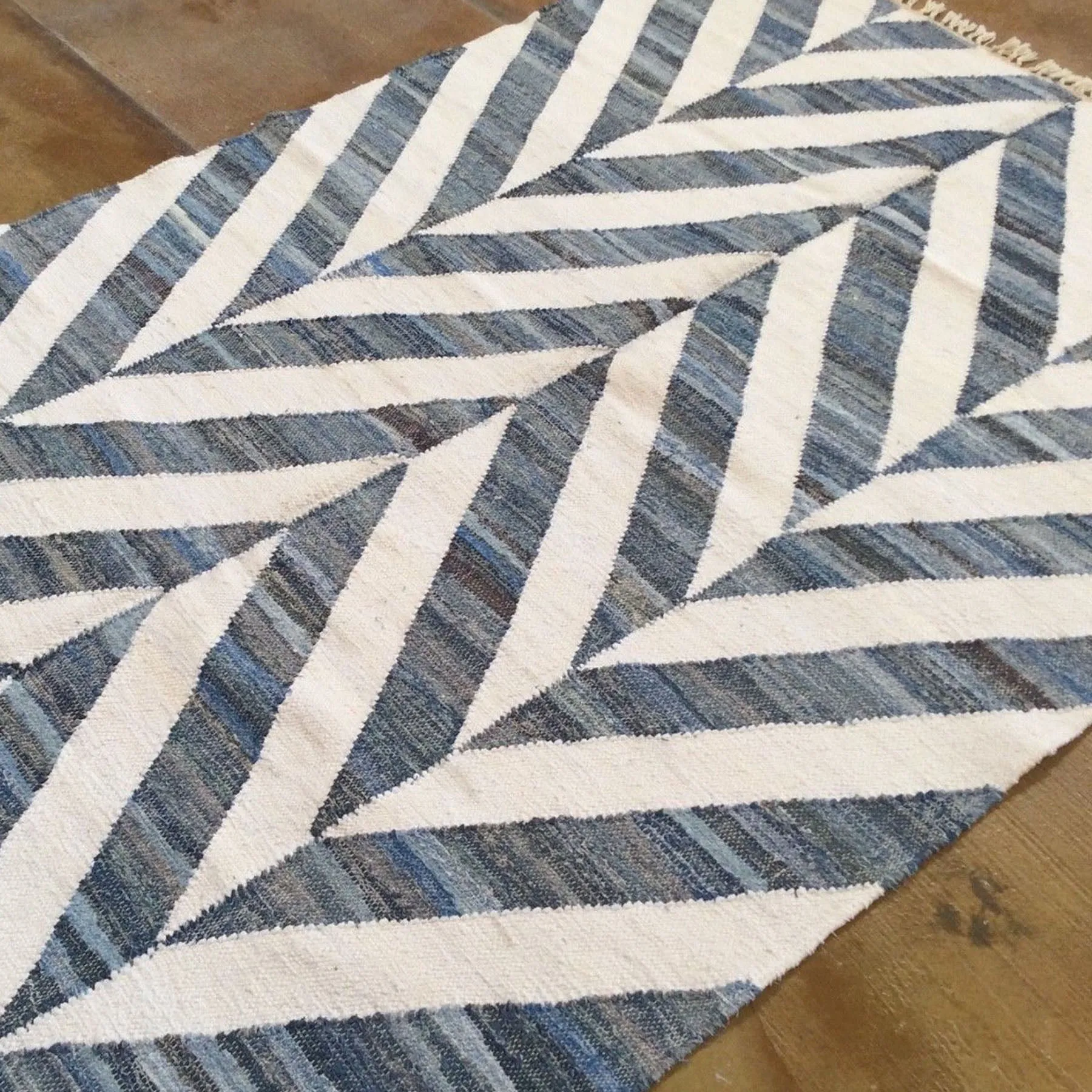 Hand-Woven Reversible Modern Contemporarty Kilim Rug (Size 5.0 X 7.0) Brrsf-1359