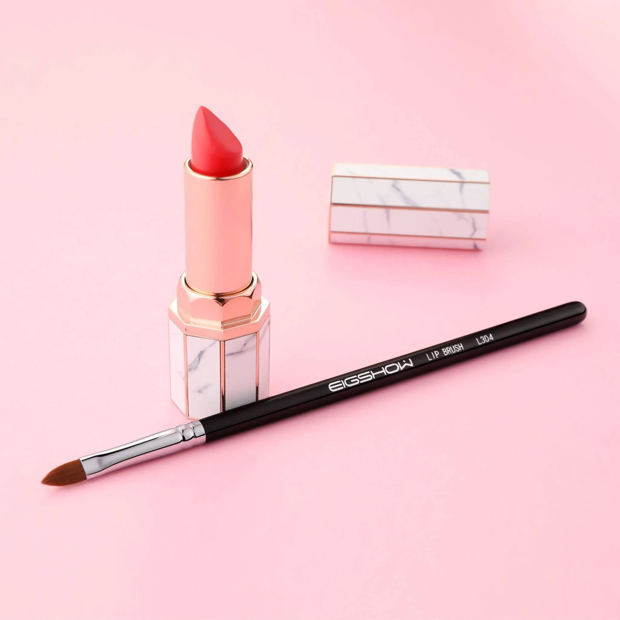 L304 - LIP BRUSH