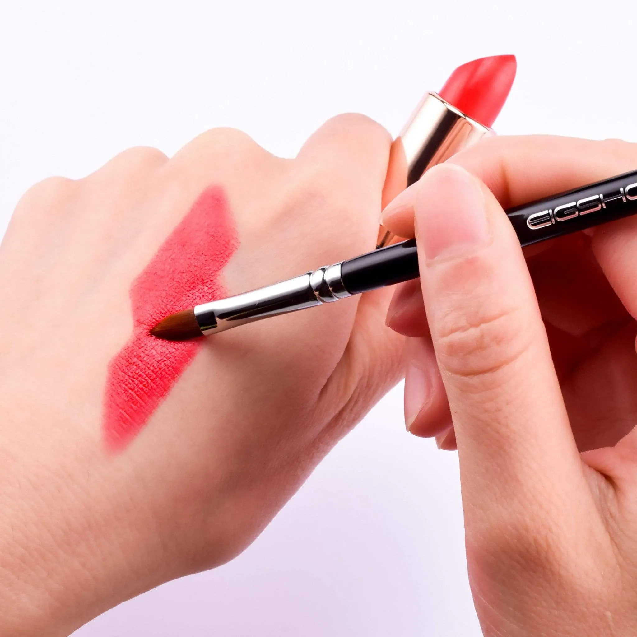 L304 - LIP BRUSH