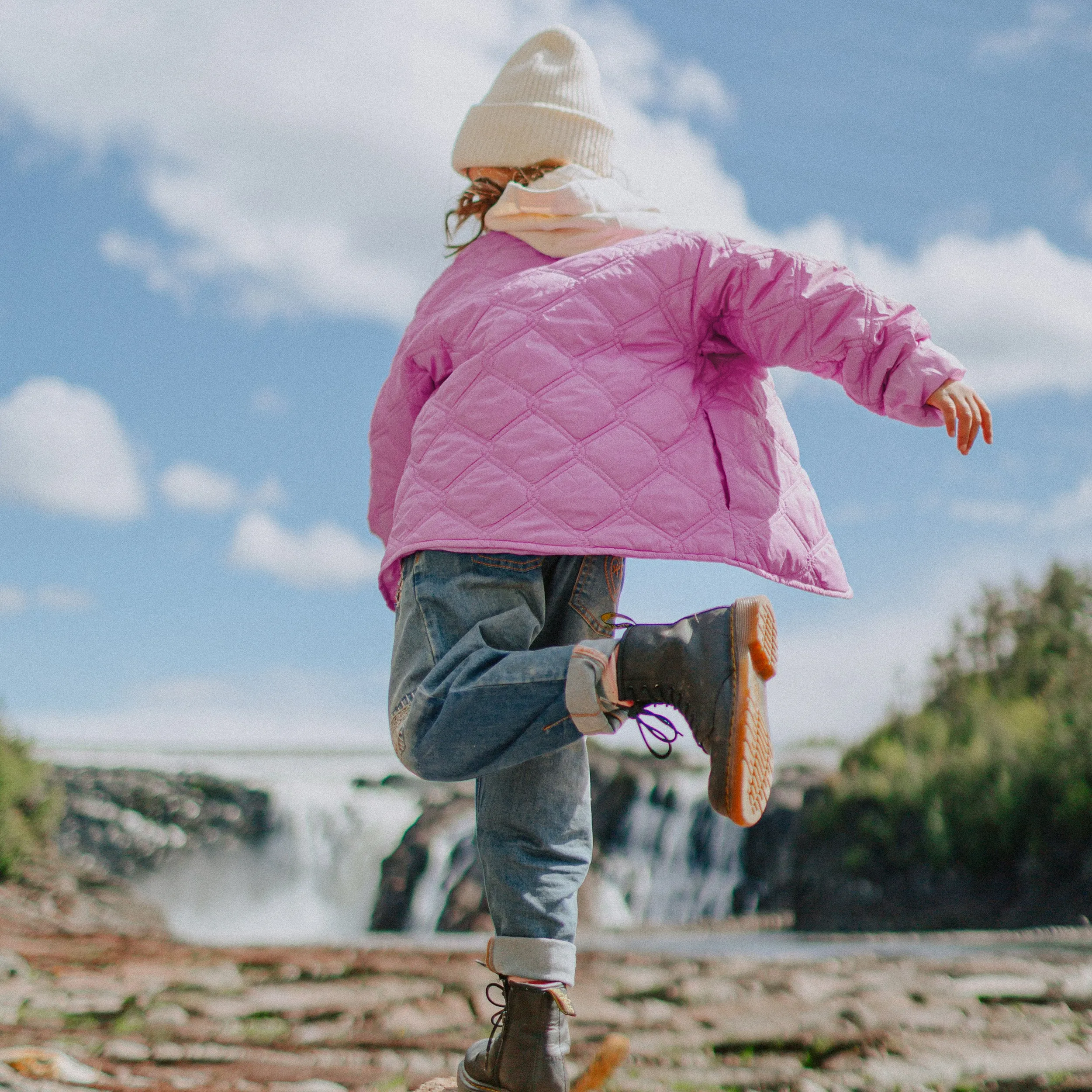 Manteau mauve rosé matelassé en nylon, enfant || Pink purple quilted nylon coat, child