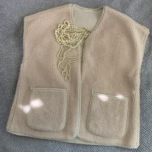 November Vest 2022 Creamy Oat
