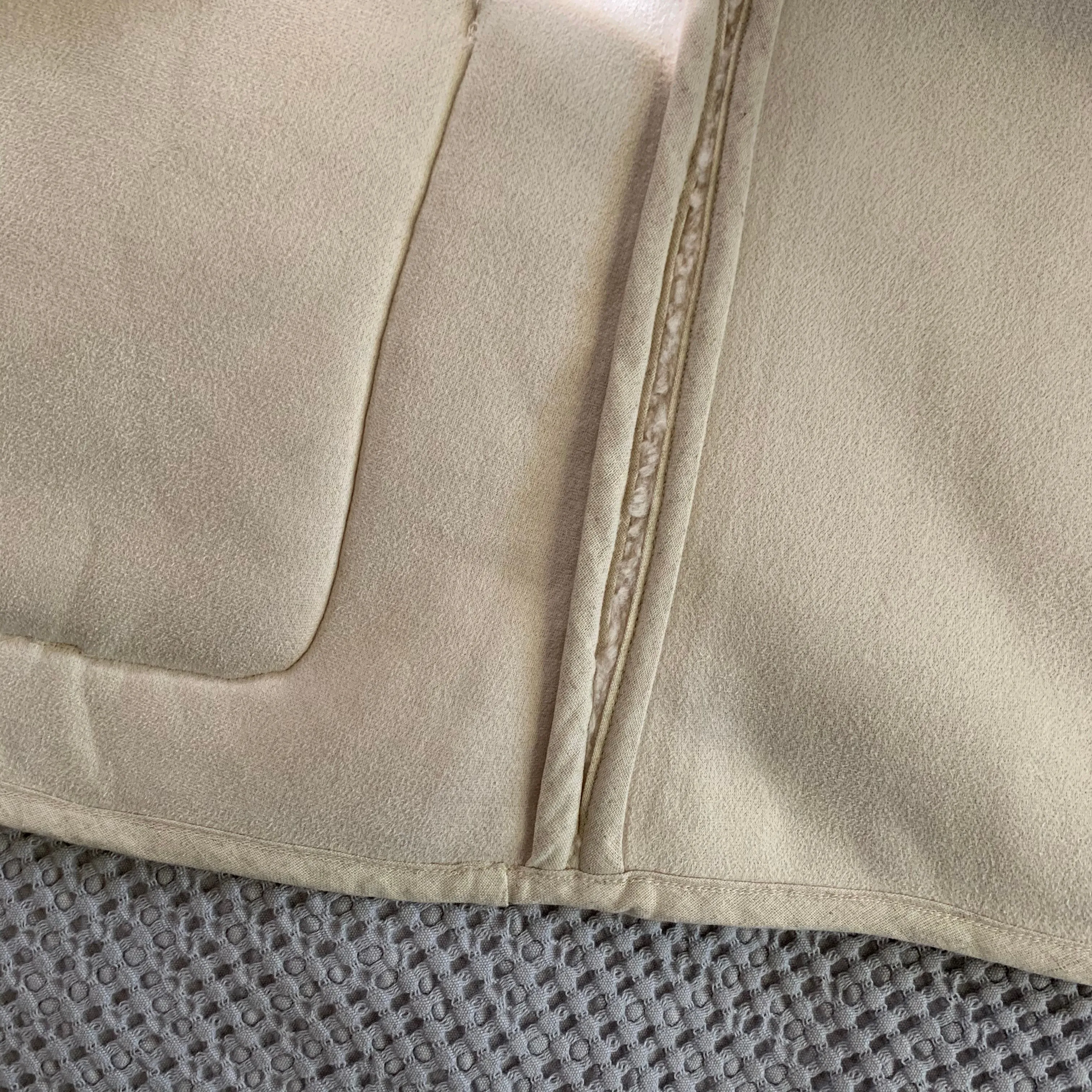 November Vest 2022 Creamy Oat