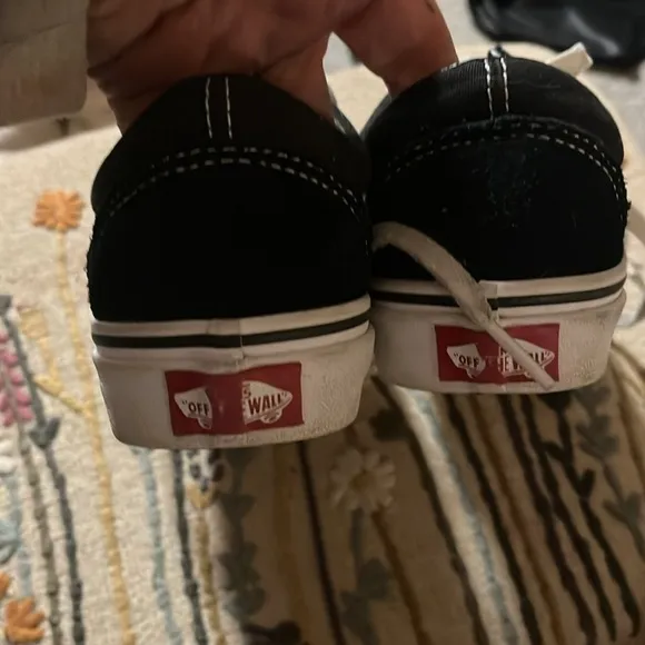 NWOB black and white kids size 3.5 us boys vans sneaker low top lace up suede