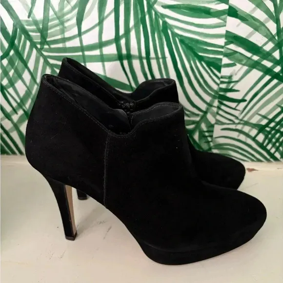 Paul GreenWomen's Suave Notched High HeelBooties size 6