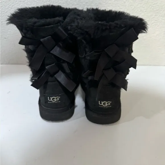UGG Black Bailey Bow II Velvet Ribbon suede sheepskin boots size 2