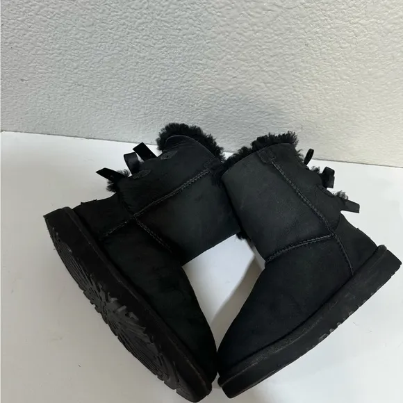 UGG Black Bailey Bow II Velvet Ribbon suede sheepskin boots size 2