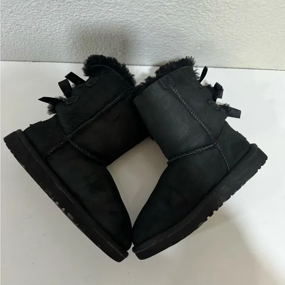 UGG Black Bailey Bow II Velvet Ribbon suede sheepskin boots size 2