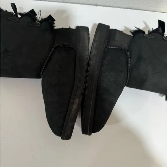 UGG Black Bailey Bow II Velvet Ribbon suede sheepskin boots size 2
