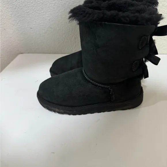 UGG Black Bailey Bow II Velvet Ribbon suede sheepskin boots size 2