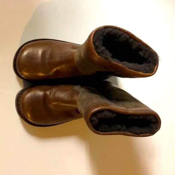 Ugg girls boot