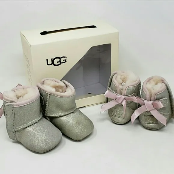🎀UGG Jesse Bow Metalic Bootie
